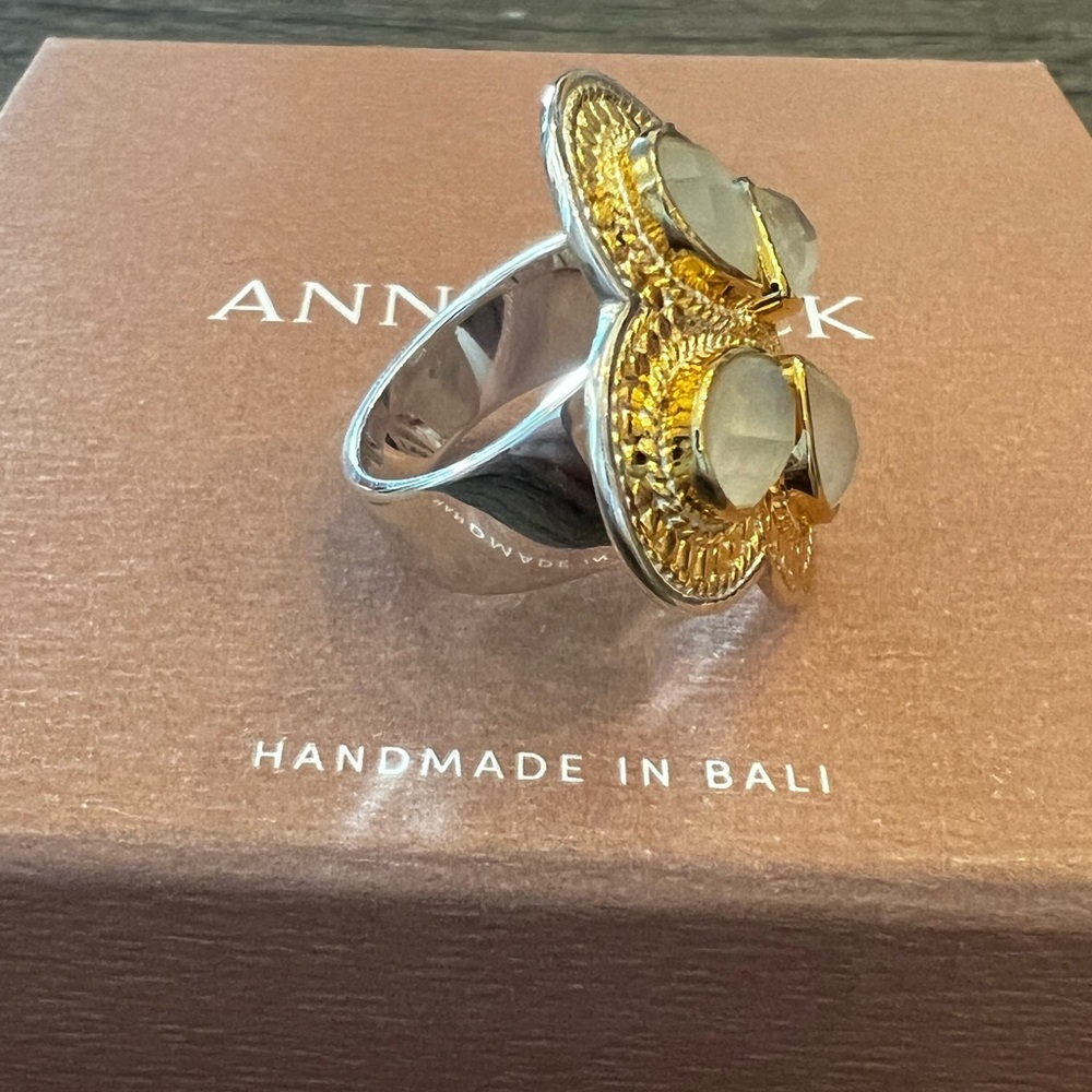 ANNA BECK White Quartz and Mother of Pearl Clover Ring Sz 6 - NIB - Picture 11 of 14
